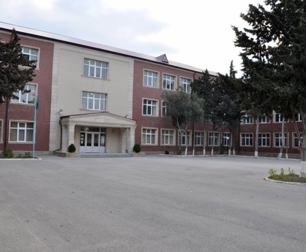 В Баку учительница умерла во время урока