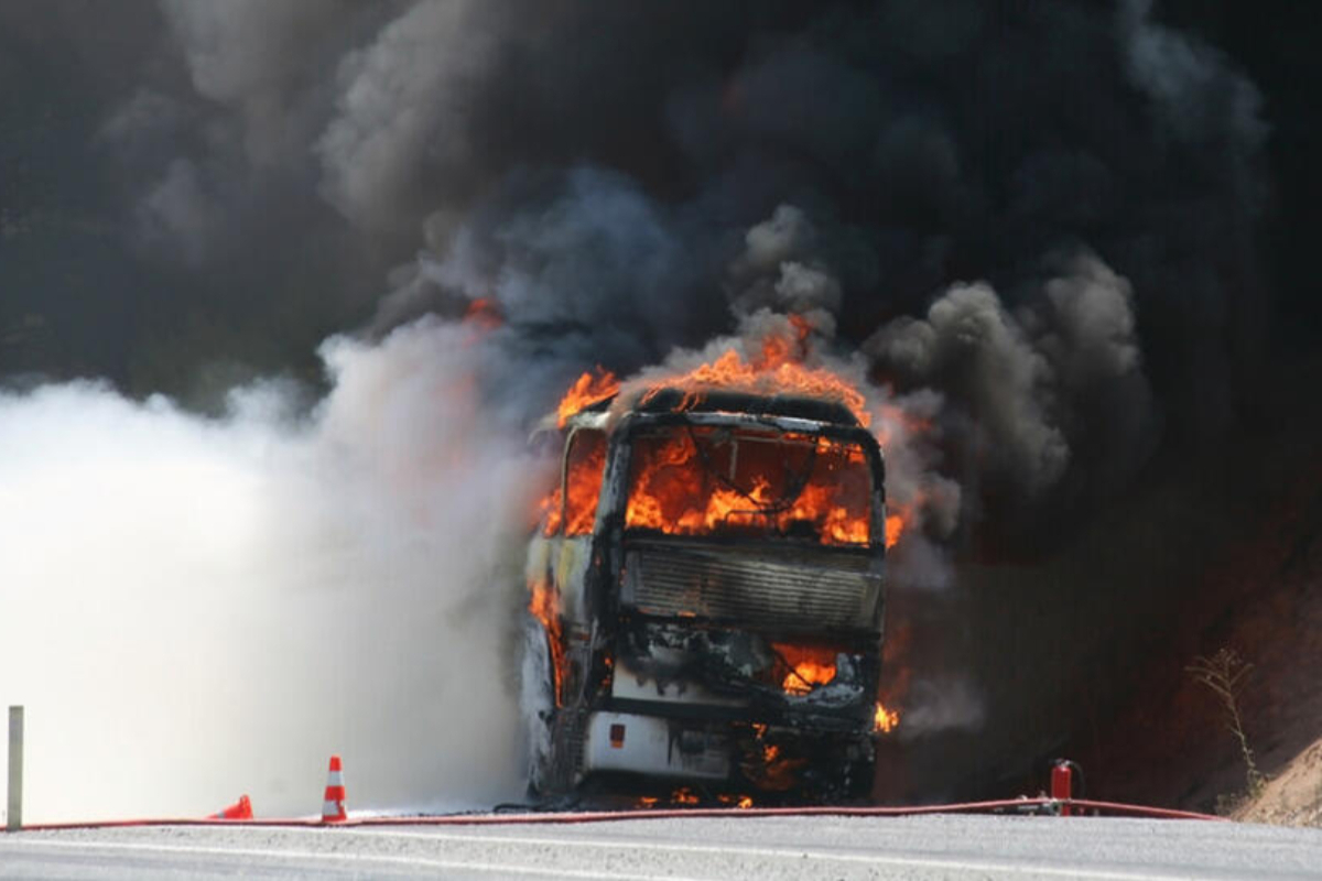 Страшная авария в Болгарии: из горящего автобуса спасли только семерых - ВИДЕО