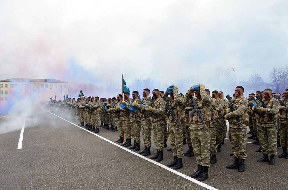 Министр обороны Азербайджана посетил новую воинскую часть коммандос - ВИДЕО