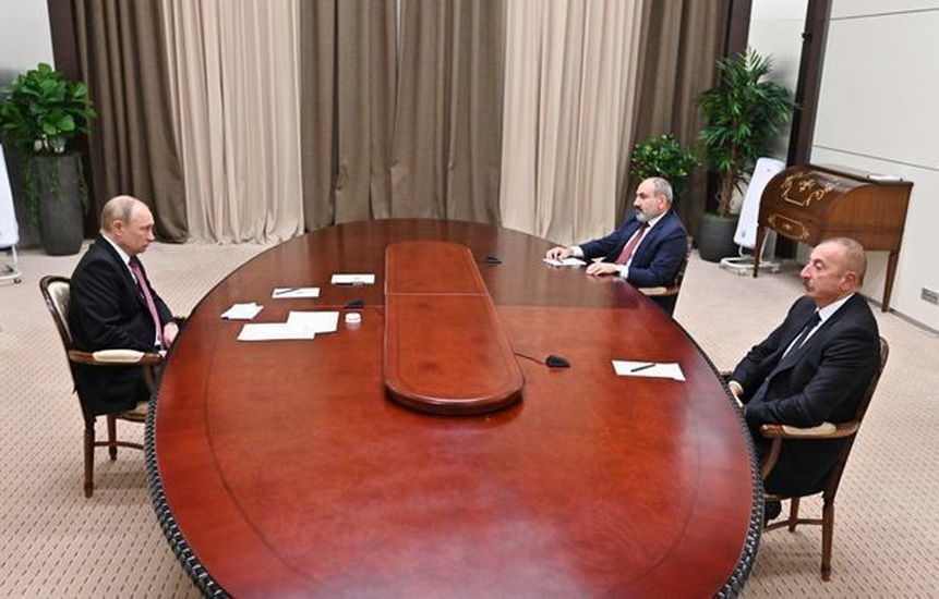 Путин подарил лидерам Азербайджана и Армении оливковые ветви