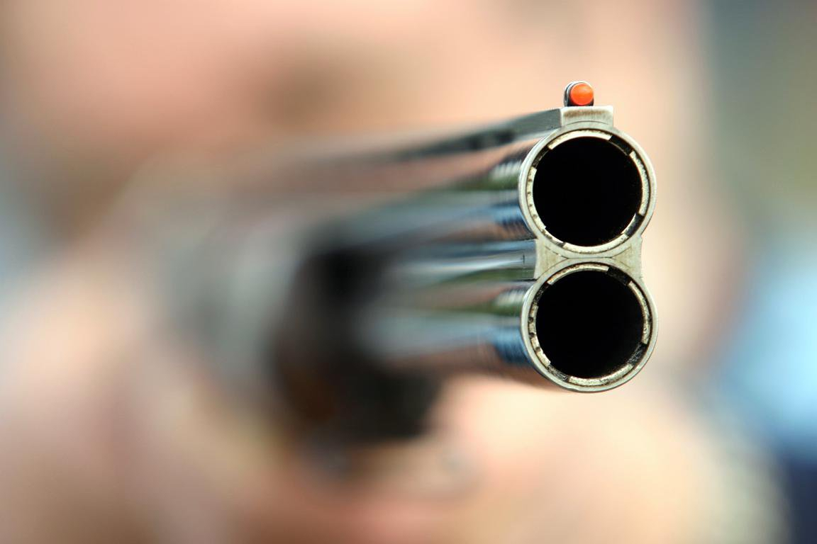 В Азербайджане в полицейского выстрелили из охотничьего ружья