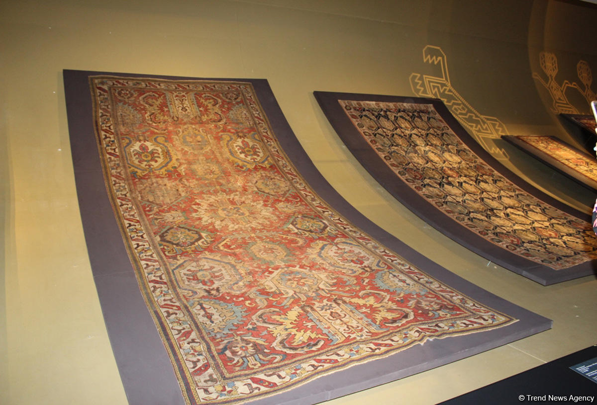 Возраст самого древнего ковра, украденного армянами из Шушинского музея ковра, составляет 350 лет