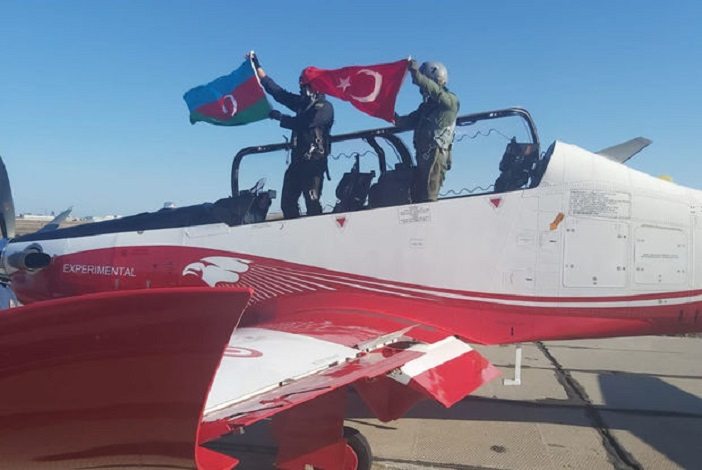 Азербайджан приобрел у Турции новый военный самолет - ФОТО
