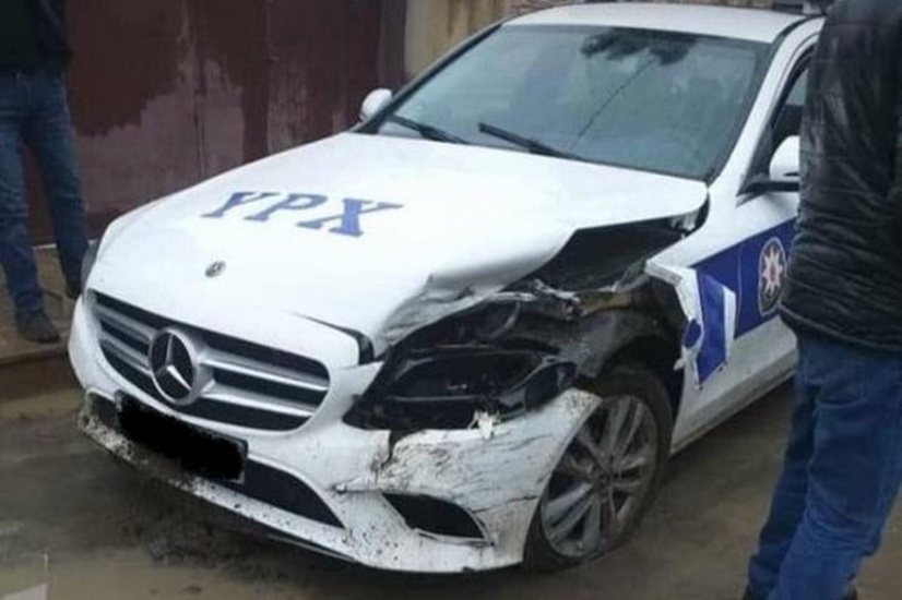 В Азербайджане автомобиль дорожной полиции попал в ДТП