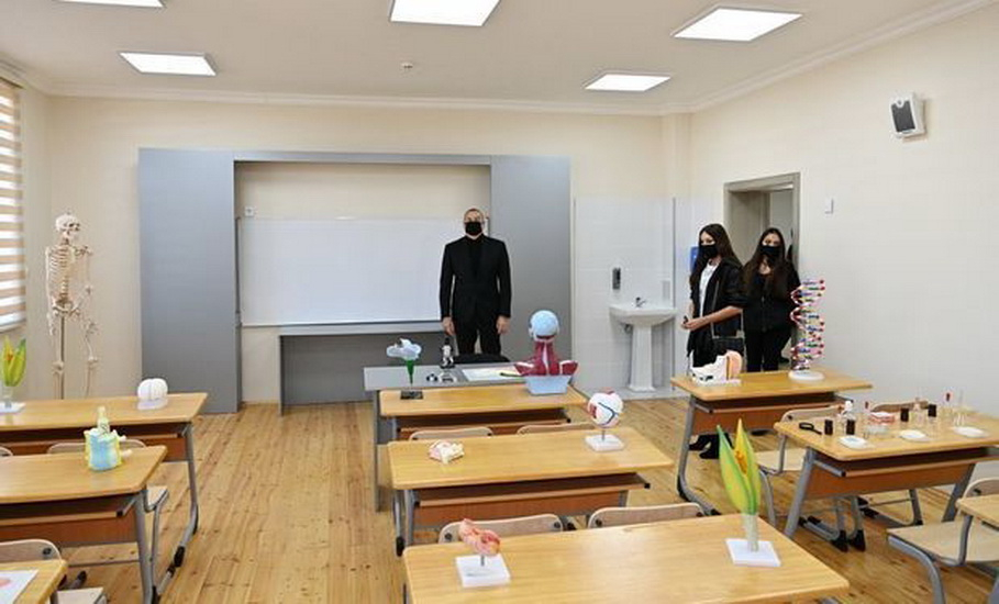 Ильхам Алиев и Мехрибан Алиева ознакомились с условиями новой школы в Губе - ФОТО