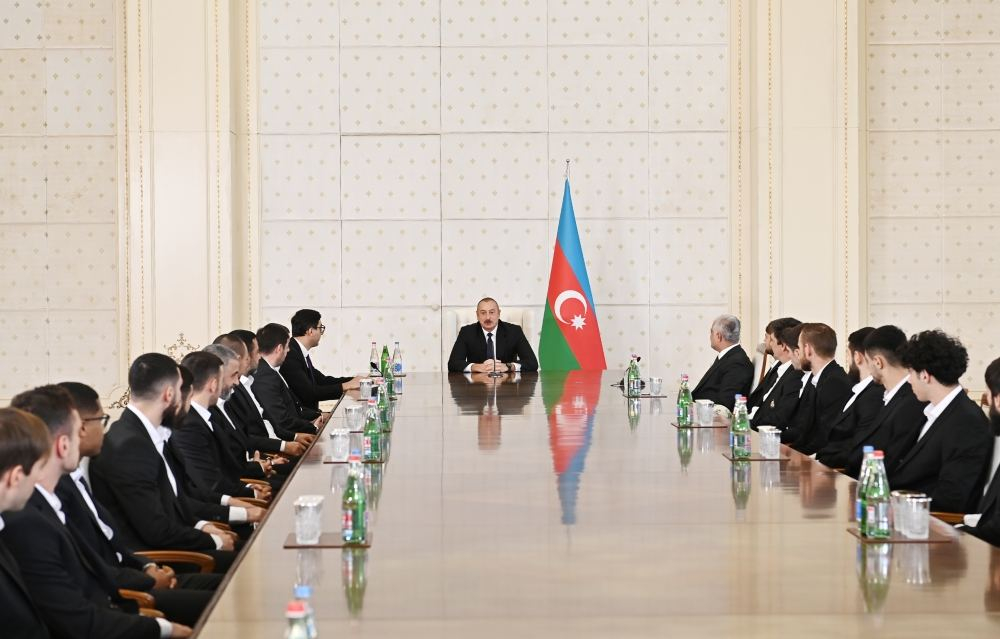 Президент Ильхам Алиев принял членов футбольного клуба "Карабах" - ФОТО/ВИДЕО