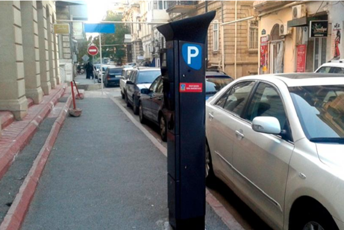 В Баку оштрафованы около тысячи водителей, задержаны 35 "парковщиков"