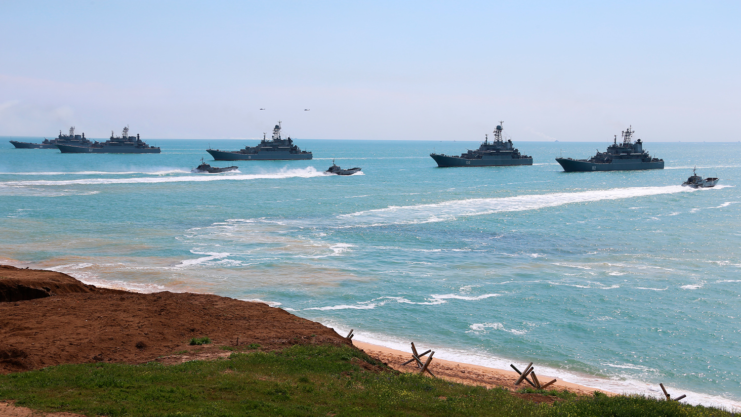 Россия начала крупные военные учения в Черном море