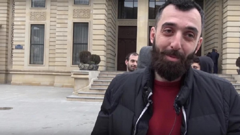 В Баку полиция задержала мужчину за неуважительное отношение к флагу Турции - ВИДЕО