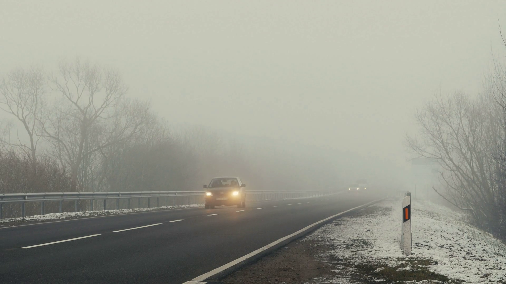 Завтра на некоторых автодорогах из-за тумана видимость будет ограничена