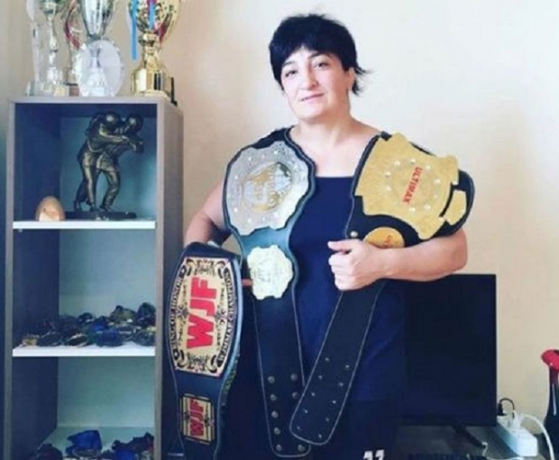 Известную азербайджанскую спортсменку ограбили во дворе полицейского управления