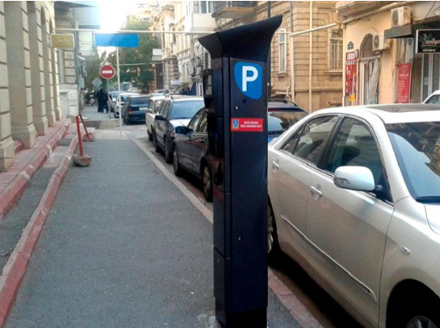 В Баку оштрафованы около тысячи водителей и 35 "парковщиков"