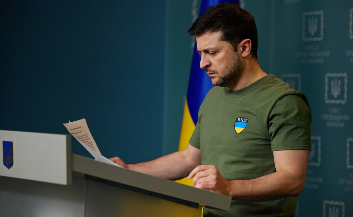 Зеленский обвинил Запад в гибели людей на Украине