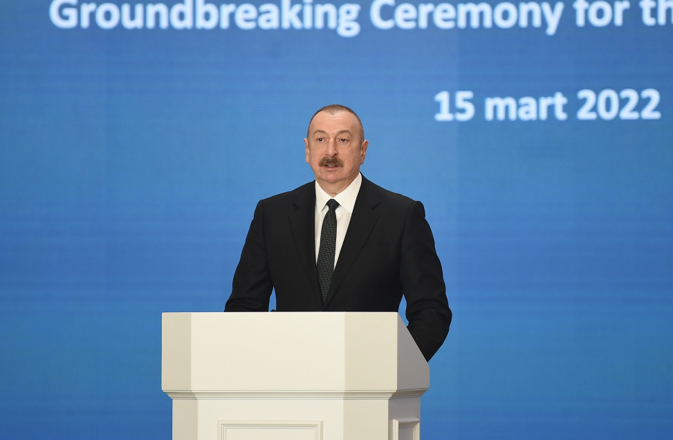 Ильхам Алиев принял участие в церемонии закладки фундамента Гарадагской СЭС - ОБНОВЛЕНО + ВИДЕО