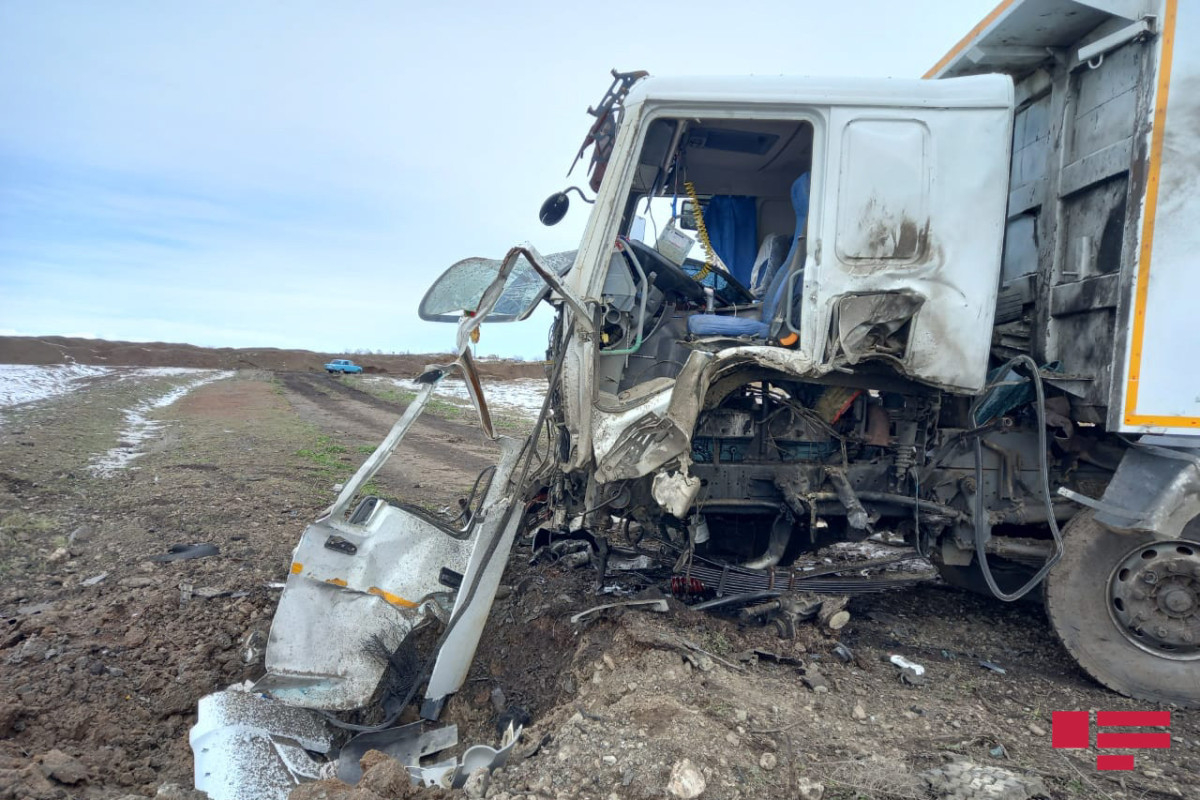 В Физулинском районе водитель грузовика подорвался на мине