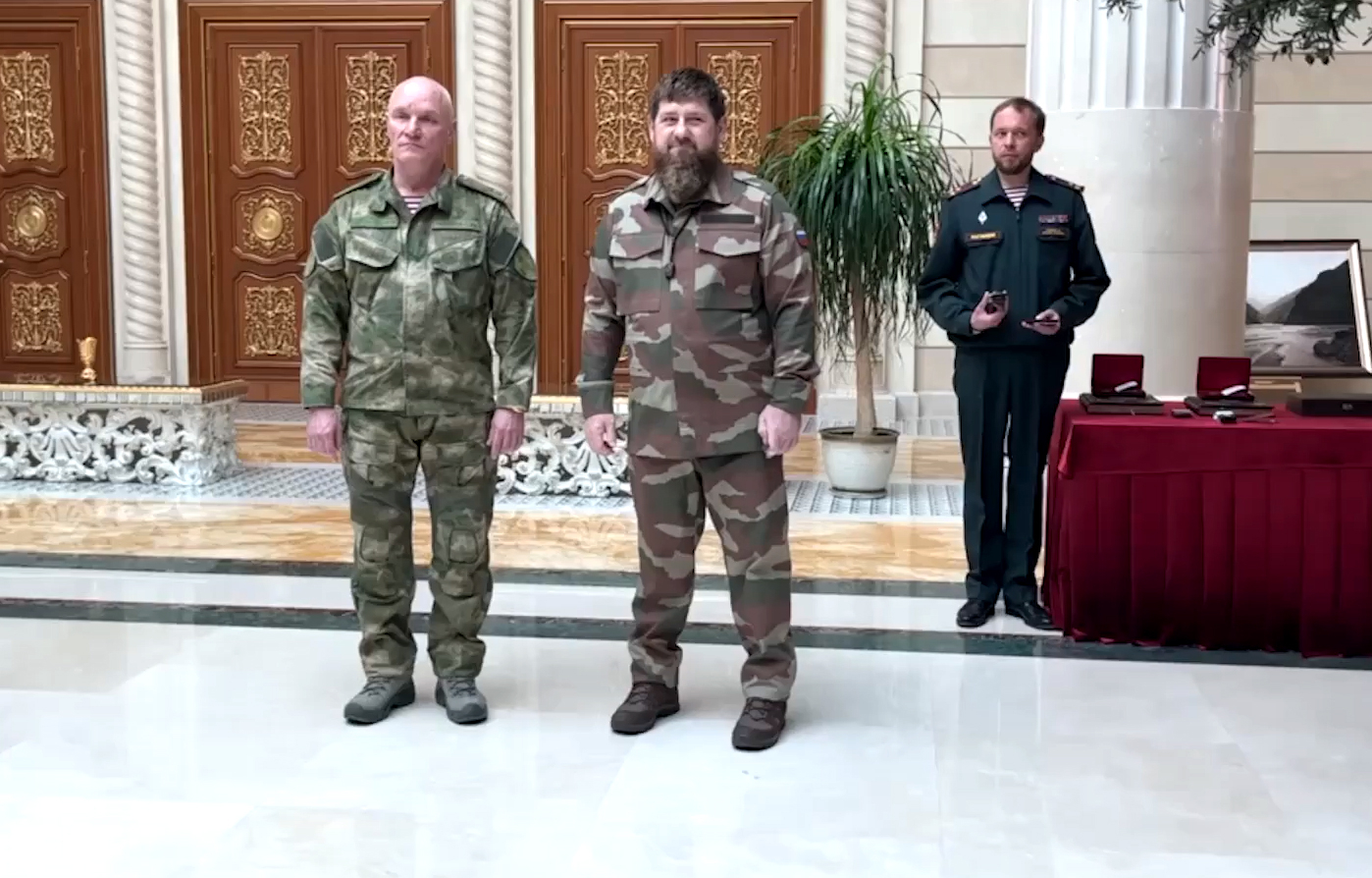 Кадырову вручили погоны воинского звания генерал-лейтенанта - ВИДЕО