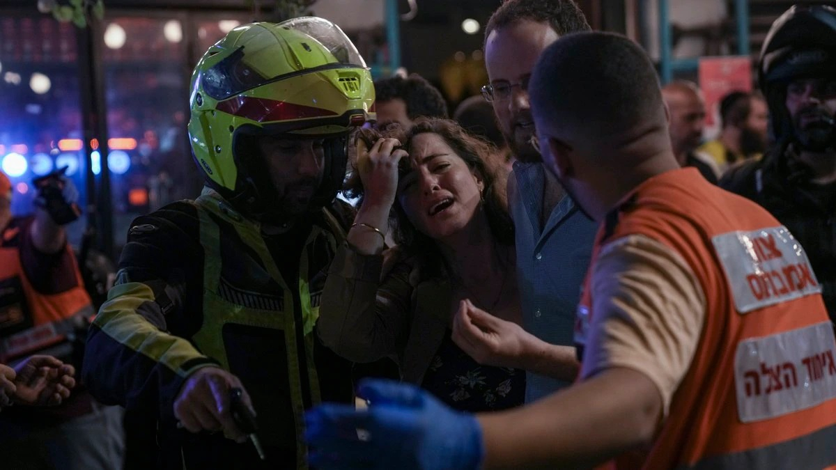 Теракт в Израиле: двое погибли, 12 ранены - ВИДЕО