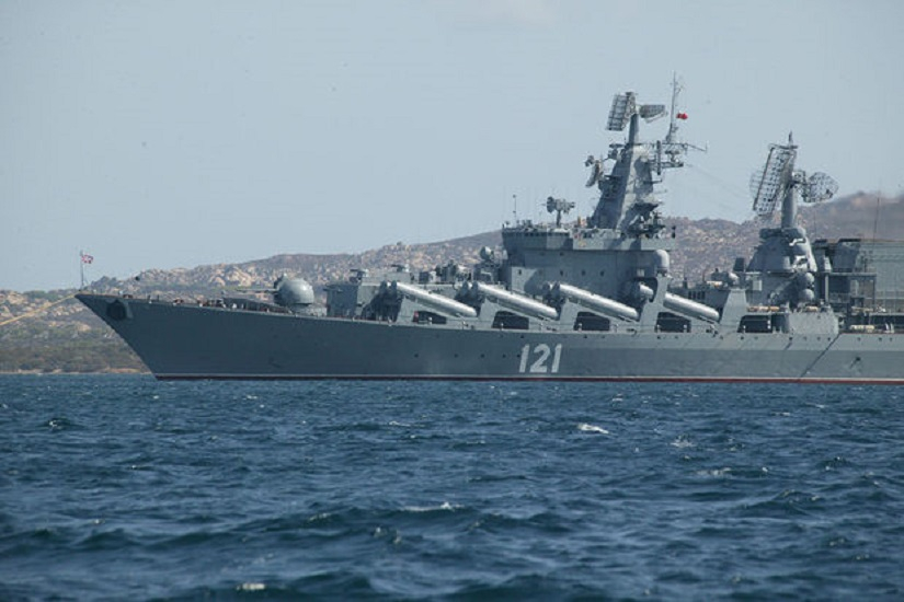СМИ: На подбитом крейсере "Москва" могут быть ядерные боеголовки