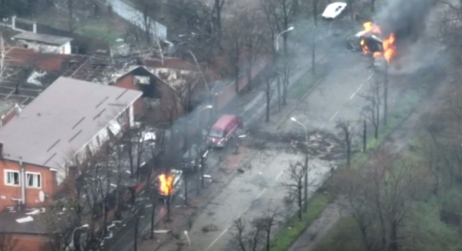 Полк "Азов" опубликовал кадры контратаки в Мариуполе - ВИДЕО