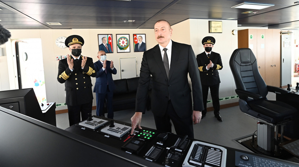 Президент Ильхам Алиев на церемонии ввода в эксплуатацию судна-парома "Зарифа Алиева" - ФОТО
