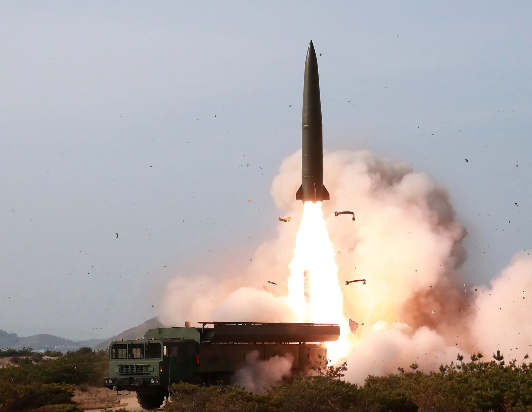 Северная Корея запустила баллистическую ракету в сторону Японского моря