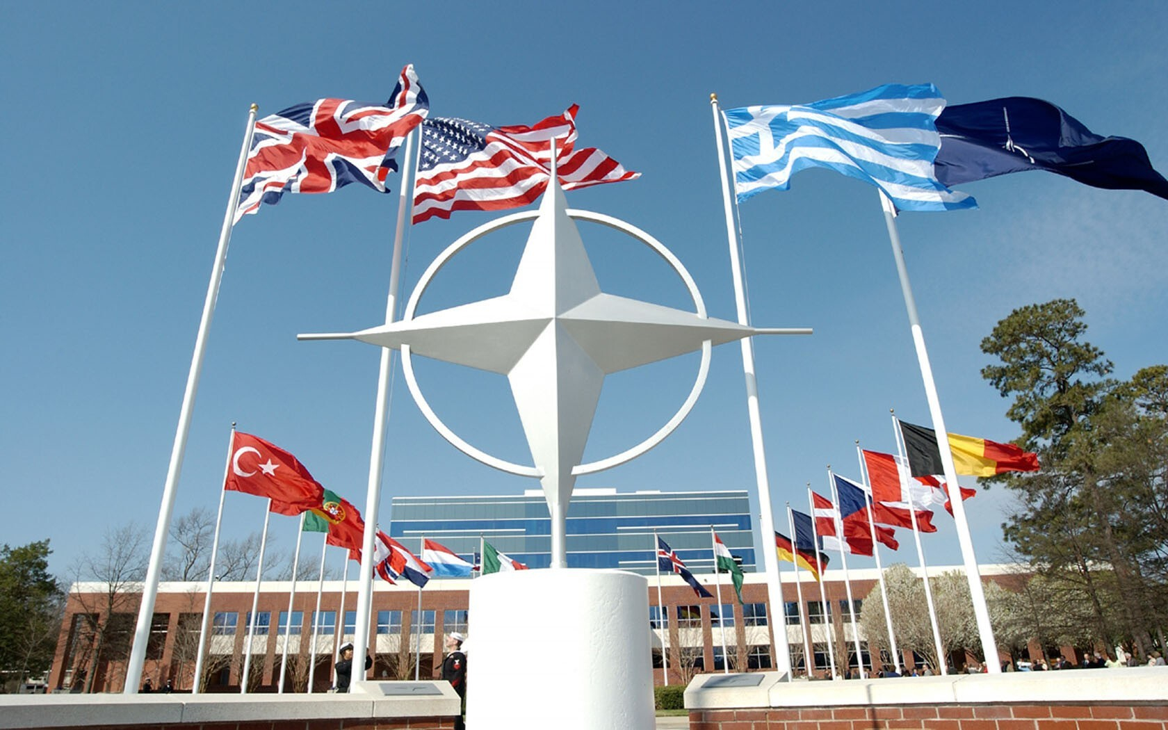 Швецию и Финляндию пригласили на неофициальную встречу НАТО в Берлине