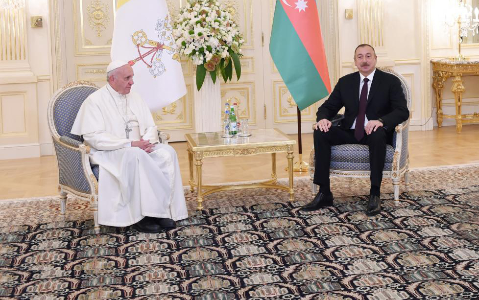 Президент Ильхам Алиев направил письмо Папе Римскому