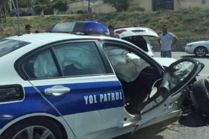 В Баку произошло ДТП с участием автомобиля дорожной полиции, есть пострадавшие