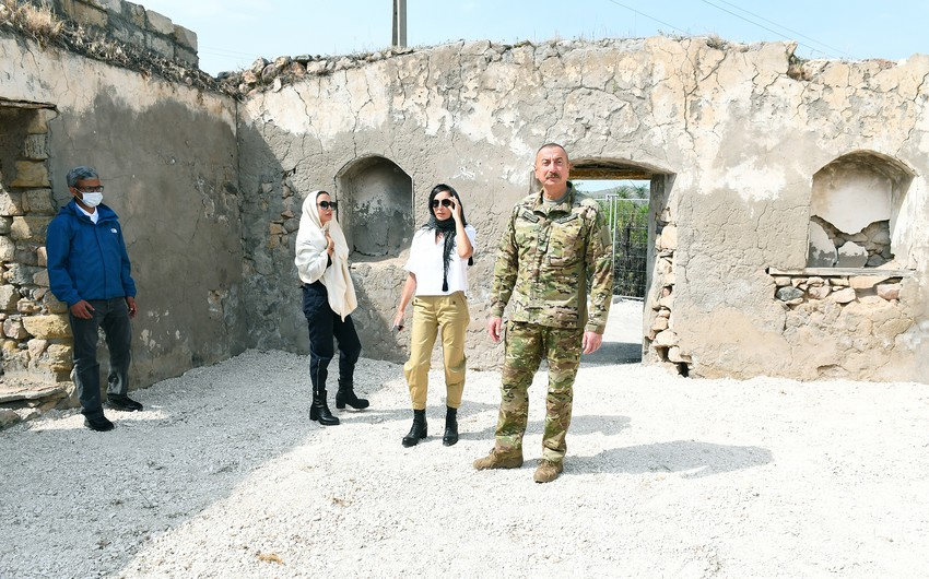 Ильхам Алиев и Мехрибан Алиева ознакомились со строительными работами Зангиланской мечети - ФОТО