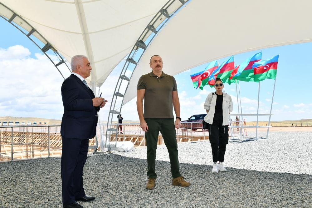 Ильхам Алиев и Мехрибан Алиева приняли участие в церемонии закладки фундамента энергоузла "Джебраил" - ФОТО