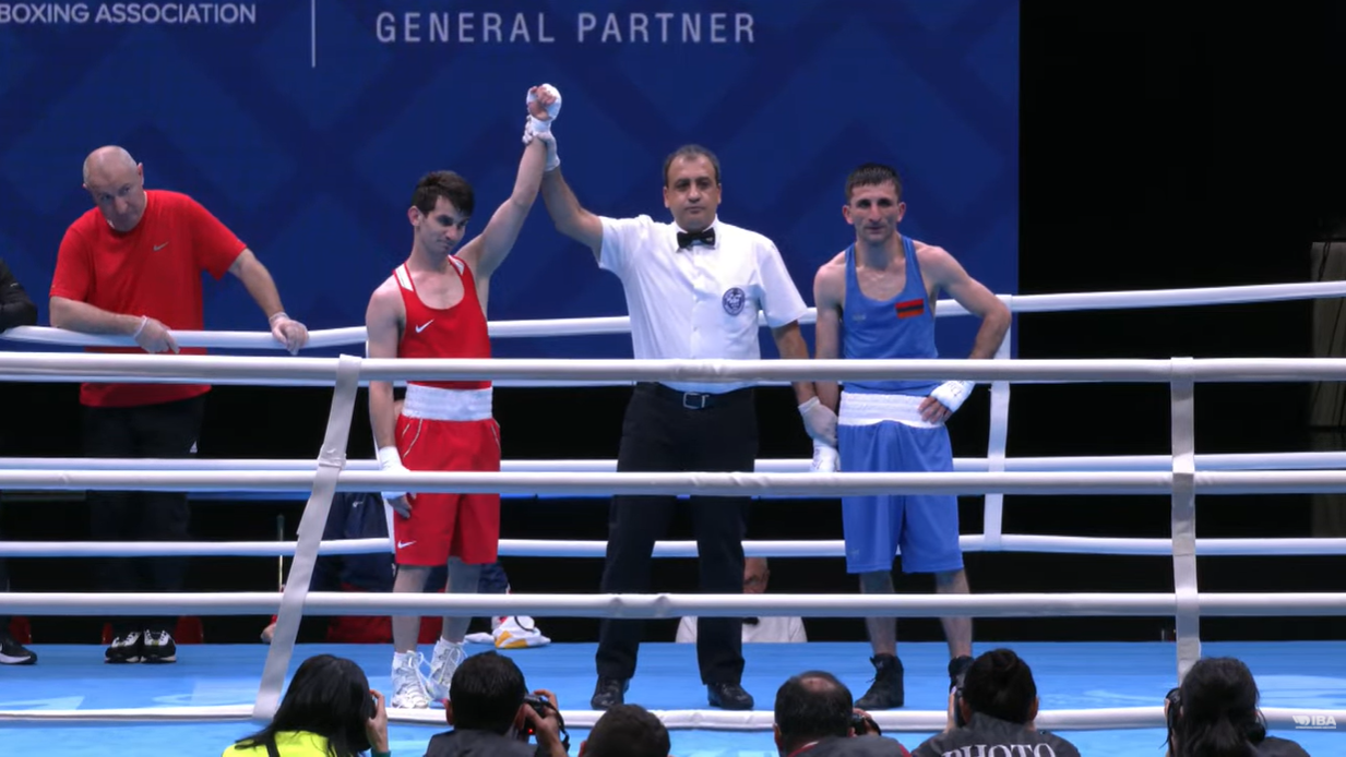 Боксер-азербайджанец одержал победу над армянским соперником в Ереване - ФОТО