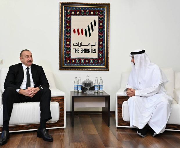 Ильхам Алиев посетил посольство ОАЭ в Баку - ФОТО