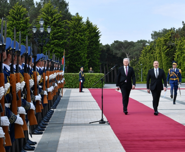 В Баку прошла церемония официальной встречи президента Литвы - ФОТО
