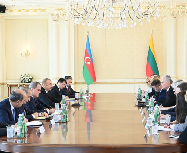 Состоялась встреча президентов Азербайджана и Литвы в расширенном составе