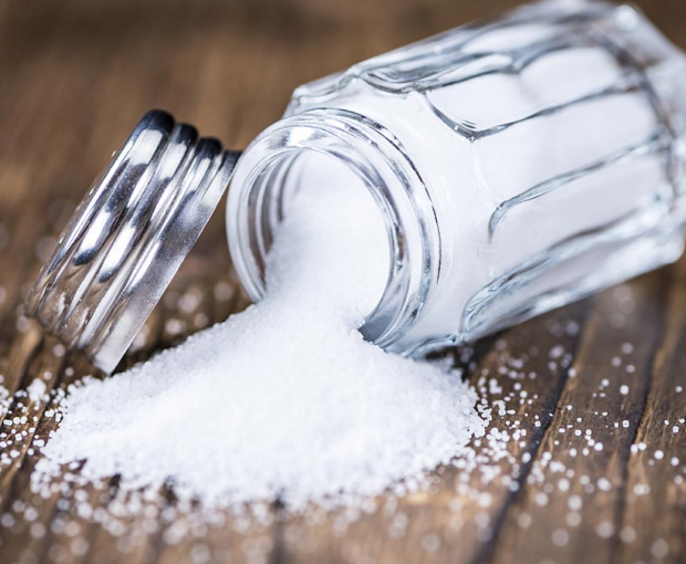 Диетолог объяснила, почему не стоит отказываться от соли
