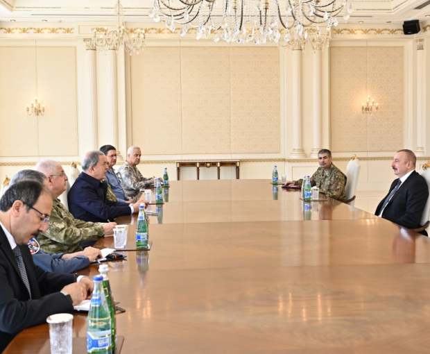Ильхам Алиев принял министра обороны Турции - ФОТО
