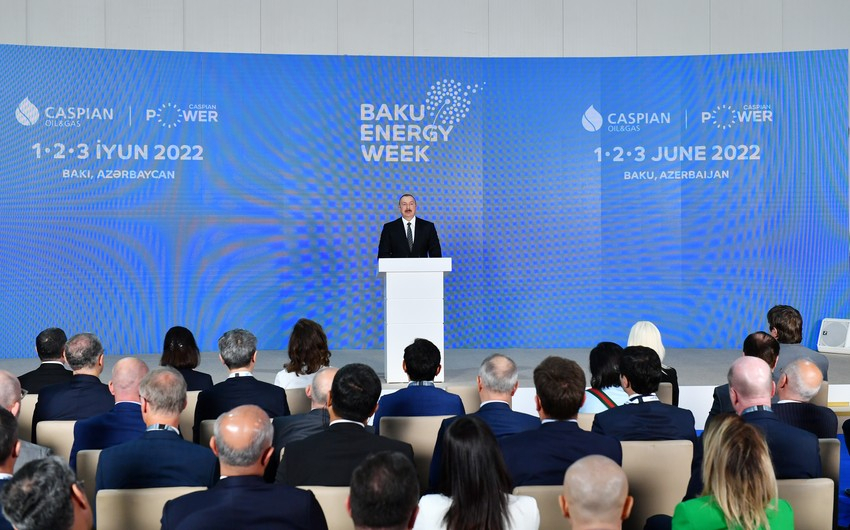 Ильхам Алиев направил обращение участникам Бакинской энергетической недели