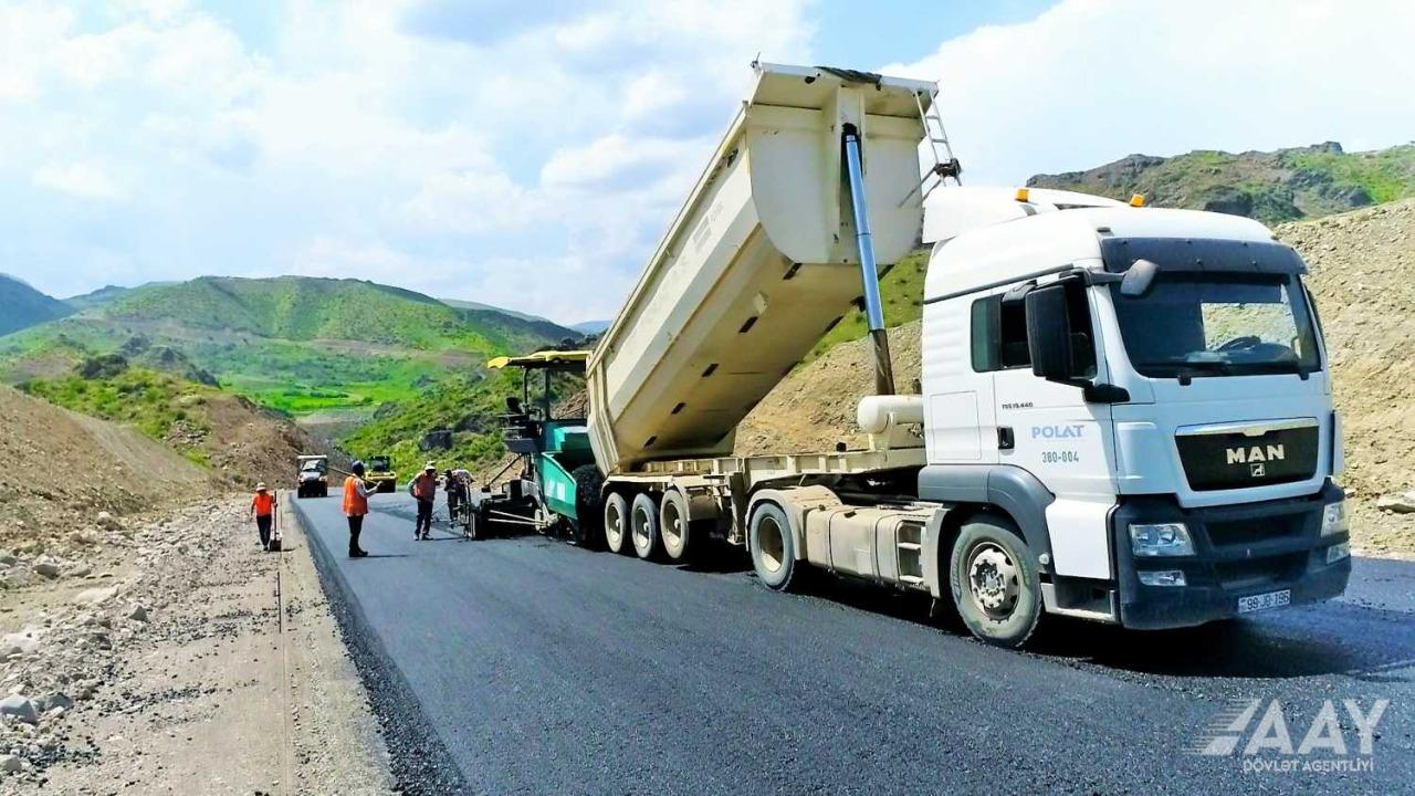 Началось асфальтирование новой автомобильной дороги в обход города Лачин - ФОТО