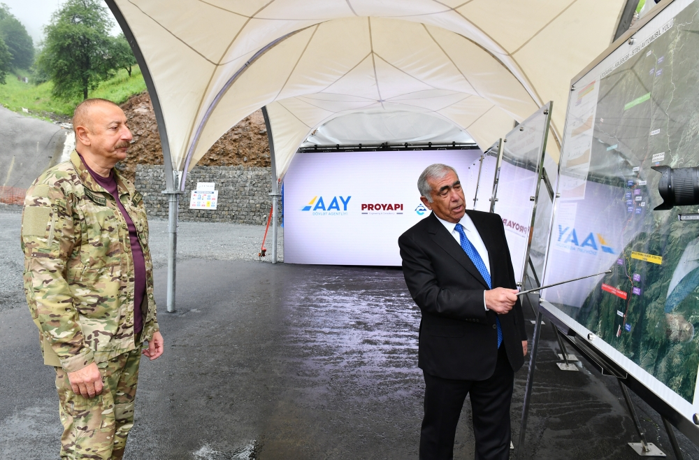 Президент Азербайджана ознакомился со строительством автодороги Тоганалы - Кяльбаджар - ФОТО