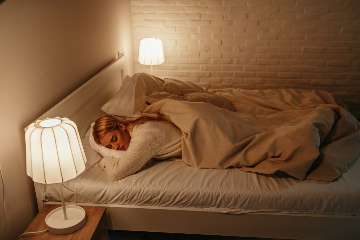 Сон при включенном свете опасен для здоровья
