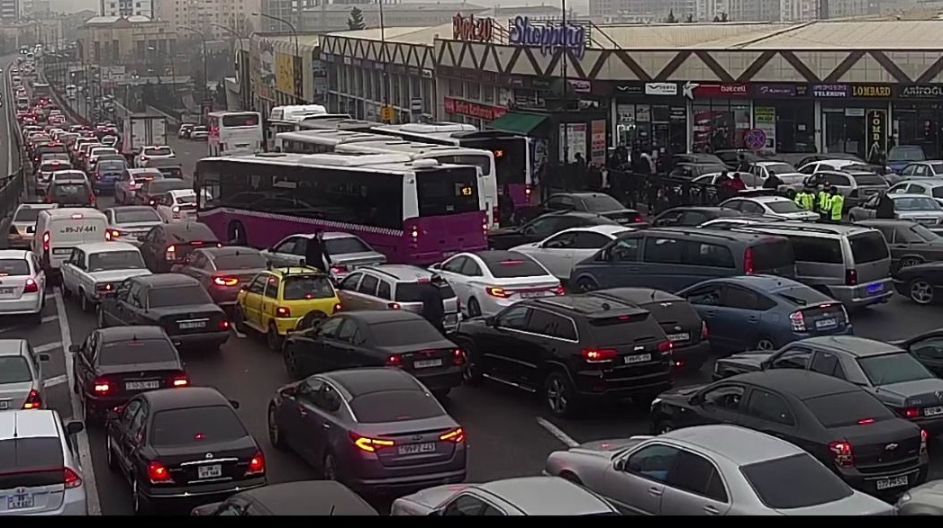В Баку сбился график работы пассажирских автобусов