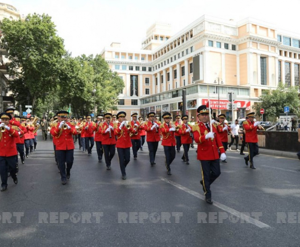 В Баку начались марши военных оркестров по случаю Дня Вооруженных сил - ФОТО