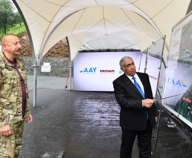Президент Азербайджана ознакомился со строительством автодороги Тоганалы - Кяльбаджар