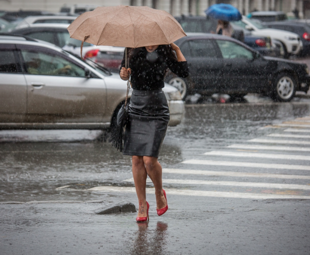 Сильный ветер, дождь и гроза: синоптики предупредили об ухудшении погоды