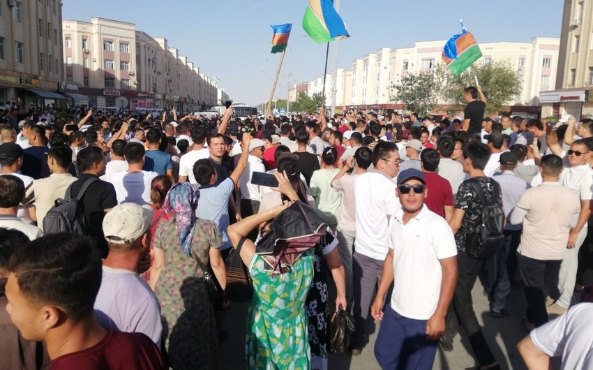 Парламент Узбекистана одобрил указ о введении режима ЧП в Каракалпакстане