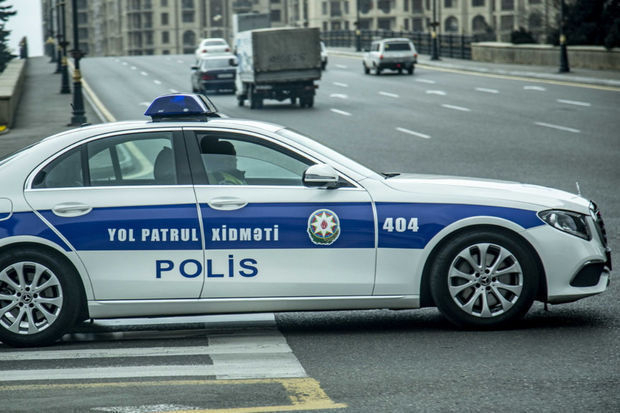 В Баку арестован мужчина, набросившийся на полицейского и укусивший его за руку