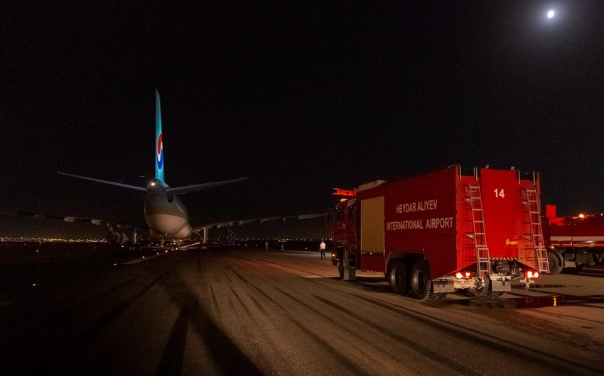 Самолет авиакомпании Korean Air совершил аварийную посадку в бакинском аэропорту - ВИДЕО