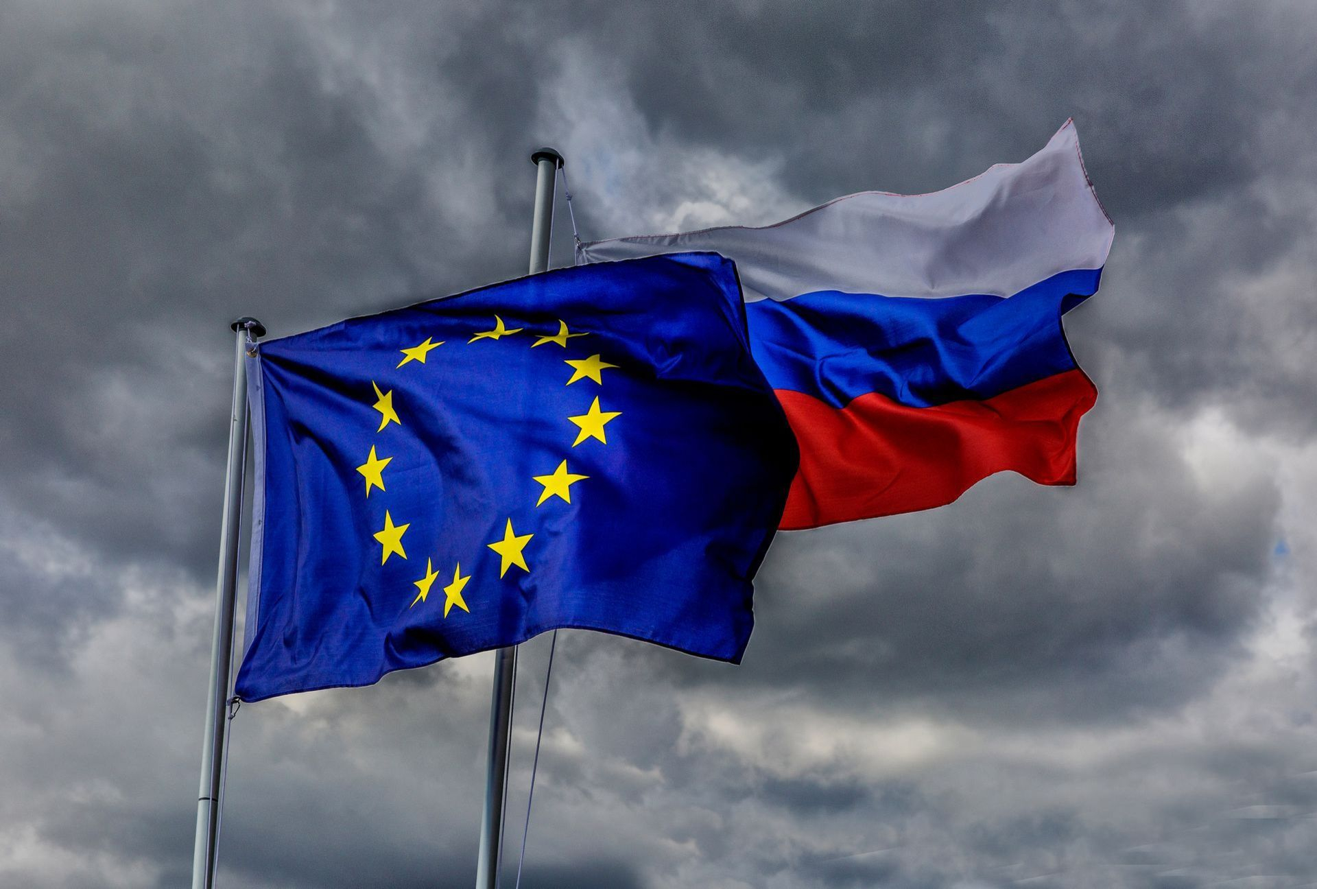 Евросоюз начинает обсуждать новые санкции против России