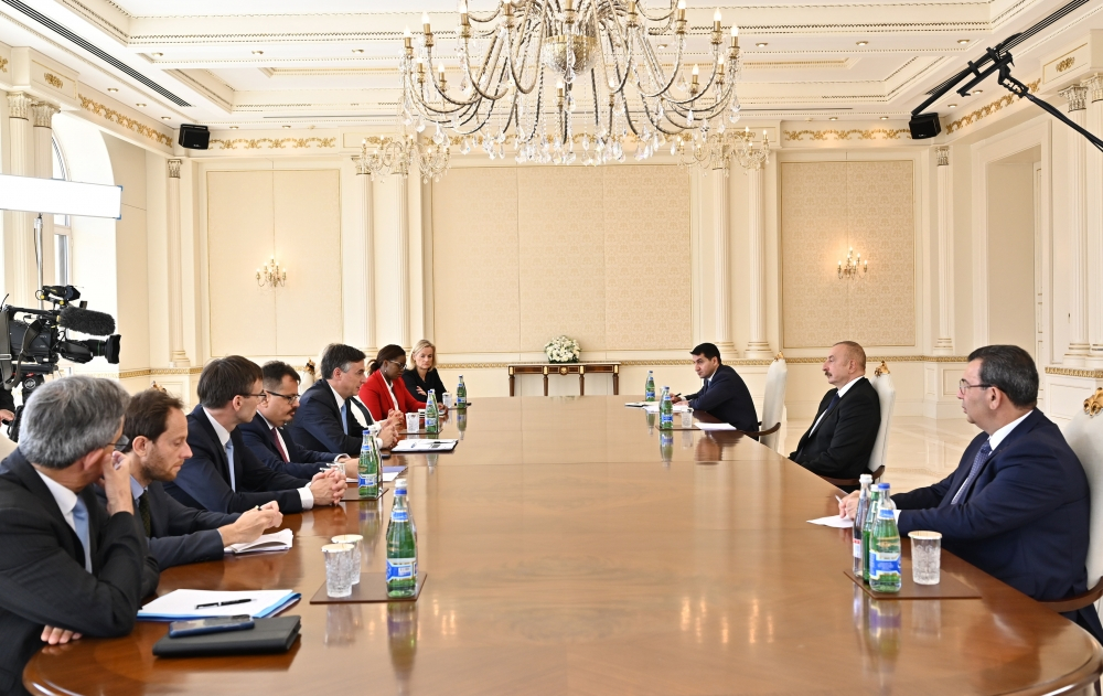 Ильхам Алиев принял делегацию во главе с председателем комитета по международным делам Европарламента
