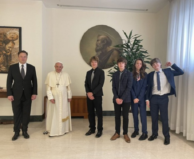 Илон Маск встретился с Папой Римским
